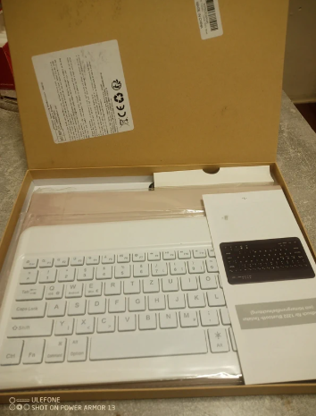Kabellose Bluetooth-Tastatur und Hülle für Tablet