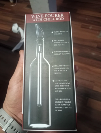 Wine pourer with vhill rod